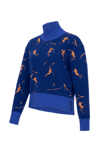 Frauenschuh Rollkragenpullover Tina Multi ME Modell 135544 in Alaskablue, Seitenansicht, mit farbintensivem Skifahrermotiv, Merinowolle, legere Passform