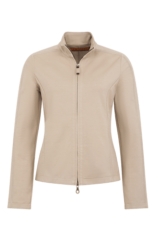 Sportlich-elegante Stehkragenjacke aus weicher Italian Felpa mit elastischem, formstabilem Material und angenehmem Griff. Die legere, gerade Passform sorgt für hohen Tragekomfort. Mit verdecktem Zwei-Wege-Zipper, innenliegendem Ripsband, seitlichen Taschen mit nahtfeinem Reißverschluss sowie markanter Nahtverarbeitung an den Ärmeln. Leicht, weich und vielseitig – ideal für einen modernen, entspannten Look.