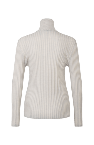 Lockerer Damen-Rollkragenpullover in Beige (Farbe sandstone, Modell 533601 MarleenDyed-RB, aus weicher Baumwollmischung, zeigt das elegante Design und die feine Strickstruktur – ideal für kühle Tage und vielseitig kombinierbar