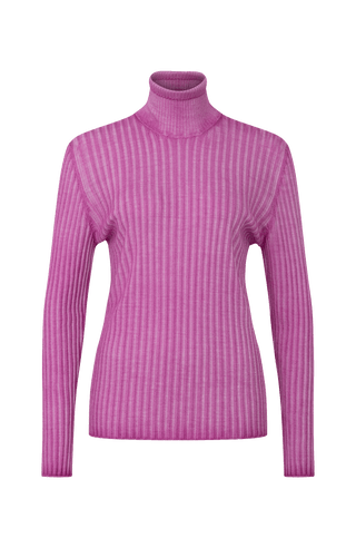 Lockerer Damen-Rollkragenpullover in frischem Mauve (Farbe 261-0 Fresh Mauve), Modell 533601 MarleenDyed-RB, aus weicher Baumwollmischung, zeigt das elegante Design und die feine Strickstruktur – perfekt für alle Jahreszeiten