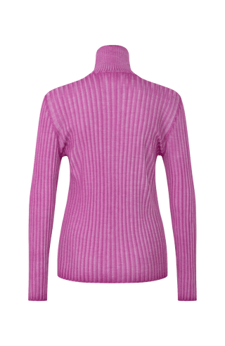 Lockerer Damen-Rollkragenpullover in frischem Mauve (Farbe 261-0 Fresh Mauve), Modell 533601 MarleenDyed-RB, aus weicher Baumwollmischung, zeigt das elegante Design und die feine Strickstruktur – perfekt für alle Jahreszeiten