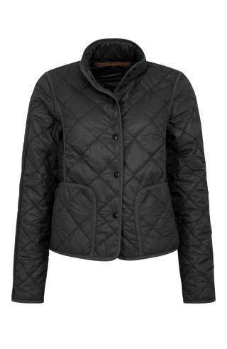 Sportliche, leicht gesteppte Damenjacke in femininer, etwas kürzerer Passform mit besonders leichtem Tragegefühl. Die atmungsaktive Jacke ist wasser- und schmutzabweisend, besitzt zwei Taschen mit Metalldruckknöpfen sowie mit Leinen eingefasste Nähte an Taschen, Schultern und Ärmeln. Das weiche Hochdaunen-Vlies sorgt trotz des geringen Gewichts für angenehme Wärme. Ideal als vielseitiger Begleiter – solo getragen oder als leichte Zusatzschicht unter Blazer, Lederjacke oder Mantel.