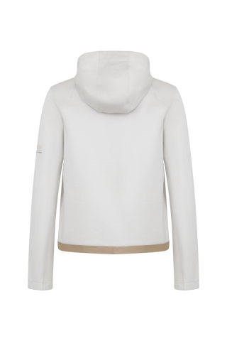 Moderne Damen-Jacke mit Kapuze aus hochwertigem Materialmix aus Baumwolle, Leinen und Elasthan. Die Jacke kombiniert atmungsaktive Baumwollpartien an Vorder- und Rückenteil mit elastischen Natural-Powerstretch-Einsätzen an Kapuze, Ärmeln und Rumpfinnenseite für hohen Tragekomfort und optimale Bewegungsfreiheit. Ausgestattet mit zwei Eingrifftaschen mit Zipp, beidseitig zu öffnendem Frontreißverschluss und edlen, waschbaren Alcantara-Lederdetails. Vielseitig kombinierbar für sportliche, urbane oder casual Lo