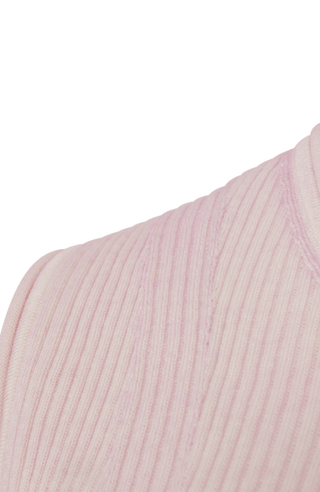 Luxus zum Wohlfühlen: Dieses Shirt aus feinstem italienischem Garn vereint Merinowolle, Seide und Cashmere – für ein leichtes, weiches Tragegefühl mit edlem Glanz. Die aufwendige Stückfärbung macht jedes Teil einzigartig und verleiht ihm einen modernen Vintage-Look. Qualität, die man sieht und spürt.