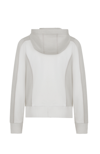 Lässige Damenjacke aus weicher Baumwolle mit sportiv-eleganter Ausstrahlung und angenehmer Haptik. Moderne Strickeinsätze an Vorderkörper, Rücken und Ärmeln verleihen der Jacke ihre besondere Struktur und einen entspannten Look. Mit komfortabler Kapuze, zwei Eingriffstaschen und praktischem 2-Wege-Zipper. Der lockere Schnitt sorgt für angenehme Bewegungsfreiheit – ideal für Zuhause, Spa und entspannte Freizeitmomente.