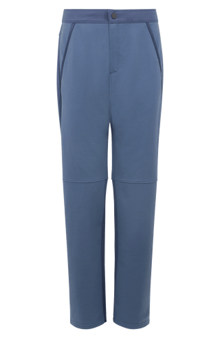 Moderne Herren-Hose aus hochwertiger Baumwolle mit innovativem Natural Powerstretch-Materialmix für maximale Bewegungsfreiheit und hohen Tragekomfort. Das besonders weiche Material liegt angenehm auf der Haut, während das schmal verlaufende Bein eine zeitgemäße Silhouette schafft. Elastische Stretch-Einsätze am Bund, seitlich am Bein und im unteren Wadenbereich sorgen für optimale Flexibilität und perfekte Passform. Zwei Eingrifftaschen mit waschbarem Alcantara-Lederbesatz sowie eine Gesäßtasche mit Reißver