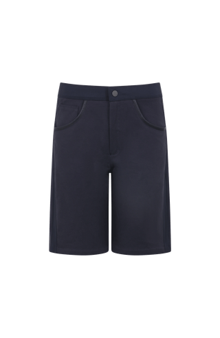 Damen-Bermuda RoseBermuda in midnight aus hochwertigem Baumwollmix mit Natural Powerstretch. Besonders weich und angenehm auf der Haut, mit weitem Bein für lockeren Sitz. Elastischer Bund sorgt für Komfort und optimale Passform. Zwei seitliche Eingrifftaschen mit Alcantara-Besatz. Vielseitig und bequem für Alltag und Freizeit.