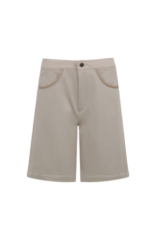 Damen-Bermuda RoseBermuda in Savannah aus hochwertigem Baumwollmix mit Natural Powerstretch. Besonders weich und angenehm auf der Haut, mit weitem Bein für lockeren Sitz. Elastischer Bund sorgt für Komfort und optimale Passform. Zwei seitliche Eingrifftaschen mit Alcantara-Besatz. Vielseitig und bequem für Alltag und Freizeit.