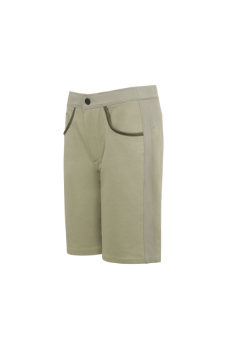 Damen-Bermuda RoseBermuda in sage aus hochwertigem Baumwollmix mit Natural Powerstretch. Besonders weich und angenehm auf der Haut, mit weitem Bein für lockeren Sitz. Elastischer Bund sorgt für Komfort und optimale Passform. Zwei seitliche Eingrifftaschen mit Alcantara-Besatz. Vielseitig und bequem für Alltag und Freizeit.