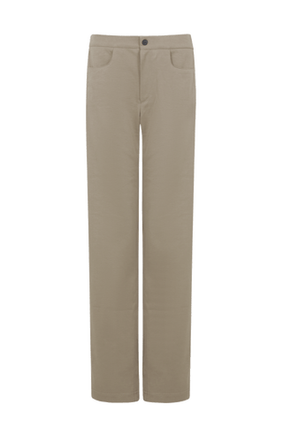 Lässige Damenhose aus hochwertiger, angenehm weicher Baumwolle mit lockerer Passform für hohen Tragekomfort und Bewegungsfreiheit. Markante Strickeinsätze und feine Paspolnähte setzen moderne, sportiv-elegante Akzente. Mit zwei praktischen Eingriffstaschen und sicherem Verschluss mit Druckknopf. Vielseitig kombinierbar – ideal für Alltag, Freizeit, Spa oder entspannte Stunden zu Hause.