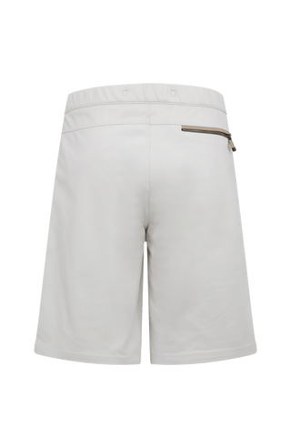 Herren-Bermuda Flynn Bermuda in sandstone aus hochwertigem Baumwollmix mit Natural Powerstretch. Besonders weich und angenehm auf der Haut, mit weitem Bein für lockeren Sitz und elastischem Bund für optimalen Komfort. Zwei seitliche Eingrifftaschen mit Alcantara-Besatz sowie eine Gesäßtasche mit Reißverschluss. Vielseitig und bequem für Alltag und Freizeit.