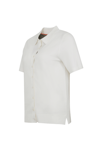 Damen-Poloshirt aus feinster italienischer Baumwolle in superweicher, atmungsaktiver Piqué-Qualität mit durchgehender Knopfleiste für einen modernen, eleganten Look. Klassischer Polokragen und Rippstrickbündchen an Ärmeln, Kragen und Bund sorgen für eine perfekte Passform. Leicht taillierter Schnitt für eine feminine Silhouette, vielseitig kombinierbar für Casual- und elegante Outfits.