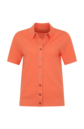 Damen-Poloshirt aus feinster italienischer Baumwolle in superweicher, atmungsaktiver Piqué-Qualität mit durchgehender Knopfleiste für einen modernen, eleganten Look. Klassischer Polokragen und Rippstrickbündchen an Ärmeln, Kragen und Bund sorgen für eine perfekte Passform. Leicht taillierter Schnitt für eine feminine Silhouette, vielseitig kombinierbar für Casual- und elegante Outfits.