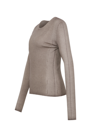 Eng anliegender Damen-Kaschmirpullover mit Rundhalsausschnitt in cashmere Modell 640601 AvrilDyed-RB –Seitenansicht Freisteller.
