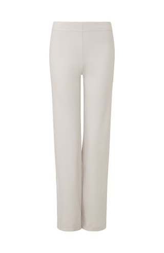 Damen-Powerstretch-Hose „Inga“ in der Farbe Sandstone – Vorderansicht, gerade geschnittene Sporthose ohne Taschen und Reißverschlüsse, mit elastischem Bund und schlichtem Design. Ideal für Aktivitäten im Frühling und Sommer, bietet Komfort und Bewegungsfreiheit für sportliche und Freizeitaktivitäten
