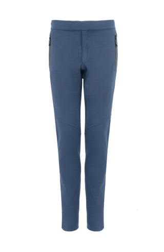 Vorderansicht der Slim Fit Herrenhose von Frauenschuh – Modell COLLIN-PSW in Denimblau, mit verschließbaren Seitentaschen, ideal als Funktionshose für Outdoor und Freizeit