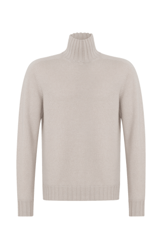 Vorderansicht eines hochwertigen Herrenpullovers aus reinem Kaschmir von Frauenschuh, Modell „Aiden 2.0“ (Artikelnummer Aiden-WS_10-0), Farbe Beige. Das edle Material sorgt für angenehme Wärme und weichen Tragekomfort – ideal für Herbst und Winter. Ein elegantes Basic aus der alpinen Premium-Mode von Frauenschuh