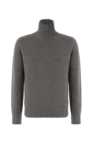 Vorderansicht eines hochwertigen Herrenpullovers aus reinem Kaschmir von Frauenschuh, Modell „Aiden 2.0“ (Artikelnummer Aiden-WS_131-0), Farbe Grau. Das edle Material sorgt für angenehme Wärme und weichen Tragekomfort – ideal für Herbst und Winter. Ein elegantes Basic aus der alpinen Premium-Mode von Frauenschuh
