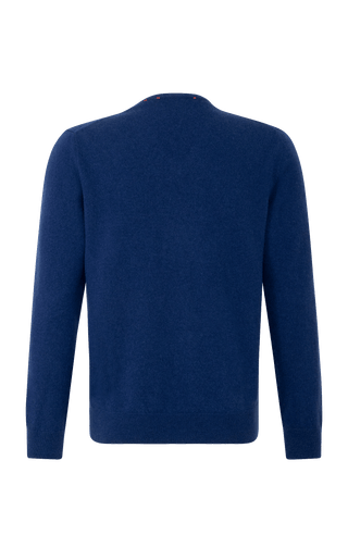 Rückansicht vom Kaschmirpullover „Nio2.0-WS“ von Frauenschuh in Alaska Blue; der hochwertige Pullover aus weichem Kaschmir zeigt eine klare, schlichte Rückseite ohne Applikationen, mit feinen Rippbündchen am Saum und an den Ärmeln