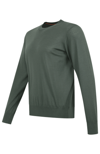 Herren-Pullover aus hochwertiger, weicher Wollqualität mit klassischem Rundhalsausschnitt und zeitlosem Design. Angenehm auf der Haut zu tragen, mit Rippstrick an Bündchen und Saum für eine optimale Passform. Vielseitig kombinierbar – elegant unter dem Sakko oder lässig zur Jeans.
