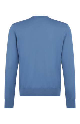 Herren-Pullover aus hochwertiger, weicher Wollqualität mit klassischem Rundhalsausschnitt und zeitlosem Design. Angenehm auf der Haut zu tragen, mit Rippstrick an Bündchen und Saum für eine optimale Passform. Vielseitig kombinierbar – elegant unter dem Sakko oder lässig zur Jeans.

