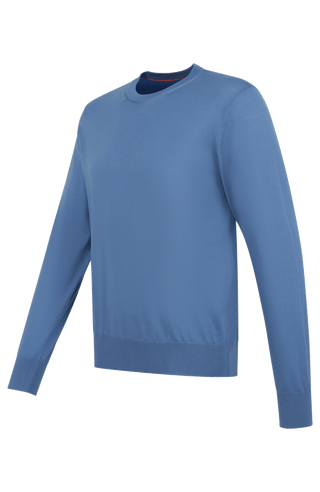 Herren-Pullover aus hochwertiger, weicher Wollqualität mit klassischem Rundhalsausschnitt und zeitlosem Design. Angenehm auf der Haut zu tragen, mit Rippstrick an Bündchen und Saum für eine optimale Passform. Vielseitig kombinierbar – elegant unter dem Sakko oder lässig zur Jeans.
