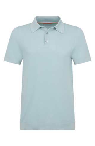 Herren-Poloshirt aus feinster italienischer Baumwolle in superweicher, atmungsaktiver Piqué-Qualität. Klassischer Polokragen mit 3-Knopfleiste sowie Rippstrickbündchen an Ärmeln und Kragen für eine optimale Passform. Gerader Schnitt für eine moderne, maskuline Silhouette. Vielseitig kombinierbar von Casual bis elegant, angenehm auf der Haut und pflegeleicht.