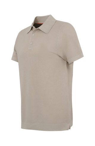 Herren-Poloshirt aus feinster italienischer Baumwolle in superweicher, atmungsaktiver Piqué-Qualität. Klassischer Polokragen mit 3-Knopfleiste sowie Rippstrickbündchen an Ärmeln und Kragen für eine optimale Passform. Gerader Schnitt für eine moderne, maskuline Silhouette. Vielseitig kombinierbar von Casual bis elegant, angenehm auf der Haut und pflegeleicht.