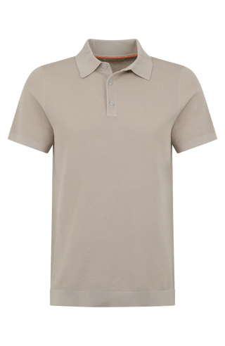 Herren-Poloshirt aus feinster italienischer Baumwolle in superweicher, atmungsaktiver Piqué-Qualität. Klassischer Polokragen mit 3-Knopfleiste sowie Rippstrickbündchen an Ärmeln und Kragen für eine optimale Passform. Gerader Schnitt für eine moderne, maskuline Silhouette. Vielseitig kombinierbar von Casual bis elegant, angenehm auf der Haut und pflegeleicht.