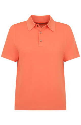 Herren-Poloshirt aus feinster italienischer Baumwolle in superweicher, atmungsaktiver Piqué-Qualität. Klassischer Polokragen mit 3-Knopfleiste sowie Rippstrickbündchen an Ärmeln und Kragen für eine optimale Passform. Gerader Schnitt für eine moderne, maskuline Silhouette. Vielseitig kombinierbar von Casual bis elegant, angenehm auf der Haut und pflegeleicht.
