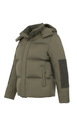 Frauenschuh Herren-Skijacke mit Daunenfüllung, Modell 724717 Teddy-LIN, Farbe Ivy – Seitenansicht der luxuriösen Winterjacke aus Light Italian Nylon mit Loden-Details.