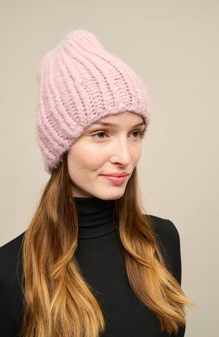 KathiMulti Bi-Color Strickmütze aus Kaschmir. Weich wie Seide, handgestrickt mit klassischem Mützen-Rippstrick. Multi-Color-Optik. Liegt angenehm auf der Haut, juckt nicht und schenkt Wärme. In der Farbe Rosa (Farbe: rose)