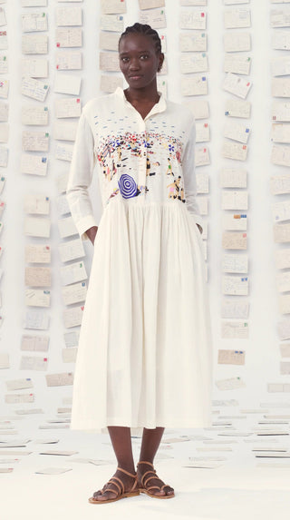 Robe longue brodée main