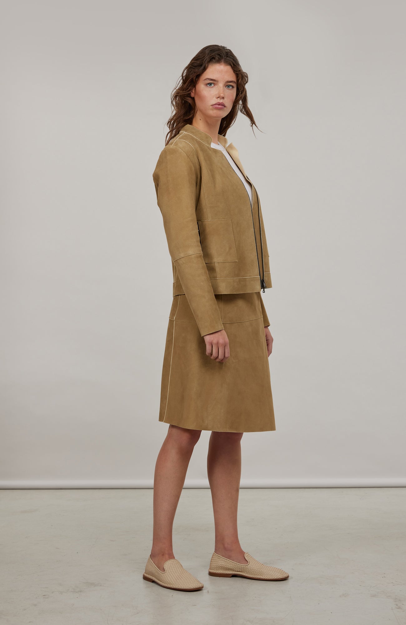 Damen Lederjacke Emma-EL beige, Model seitenansicht
