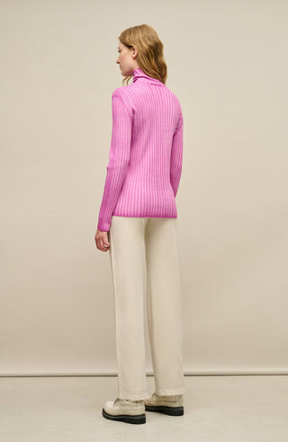 Rückansicht des Marleen-RB Damen-Rollkragenpullovers in frischem Mauve (Farbe 2610 Fresh Mauve), Modell 533601, aus weicher Baumwollmischung – elegant und bequem, ideal für den Frühling und Sommer