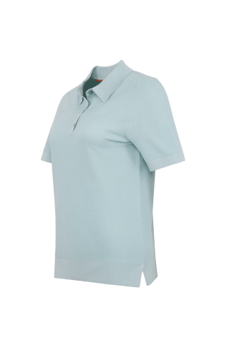 Hochwertiges Damen-Poloshirt aus feinster italienischer Baumwolle in superweicher, atmungsaktiver Piqué-Qualität. Klassischer Polokragen mit 3 Knöpfen und Rippstrickbündchen an Kragen, Ärmeln und Bund für eine perfekte Passform. Leicht taillierter Schnitt für eine feminine Silhouette. Vielseitig kombinierbar für elegante oder lässige Looks, angenehm auf der Haut und langlebig.