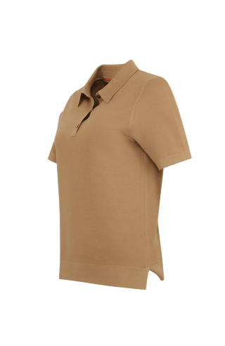 Hochwertiges Damen-Poloshirt aus feinster italienischer Baumwolle in superweicher, atmungsaktiver Piqué-Qualität. Klassischer Polokragen mit 3 Knöpfen und Rippstrickbündchen an Kragen, Ärmeln und Bund für eine perfekte Passform. Leicht taillierter Schnitt für eine feminine Silhouette. Vielseitig kombinierbar für elegante oder lässige Looks, angenehm auf der Haut und langlebig.