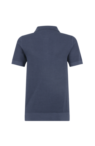 Hochwertiges Damen-Poloshirt aus feinster italienischer Baumwolle in superweicher, atmungsaktiver Piqué-Qualität. Klassischer Polokragen mit 3 Knöpfen und Rippstrickbündchen an Kragen, Ärmeln und Bund für eine perfekte Passform. Leicht taillierter Schnitt für eine feminine Silhouette. Vielseitig kombinierbar für elegante oder lässige Looks, angenehm auf der Haut und langlebig.