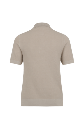 Hochwertiges Damen-Poloshirt aus feinster italienischer Baumwolle in superweicher, atmungsaktiver Piqué-Qualität. Klassischer Polokragen mit 3 Knöpfen und Rippstrickbündchen an Kragen, Ärmeln und Bund für eine perfekte Passform. Leicht taillierter Schnitt für eine feminine Silhouette. Vielseitig kombinierbar für elegante oder lässige Looks, angenehm auf der Haut und langlebig.
