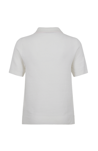 Hochwertiges Damen-Poloshirt aus feinster italienischer Baumwolle in superweicher, atmungsaktiver Piqué-Qualität. Klassischer Polokragen mit 3 Knöpfen und Rippstrickbündchen an Kragen, Ärmeln und Bund für eine perfekte Passform. Leicht taillierter Schnitt für eine feminine Silhouette. Vielseitig kombinierbar für elegante oder lässige Looks, angenehm auf der Haut und langlebig.