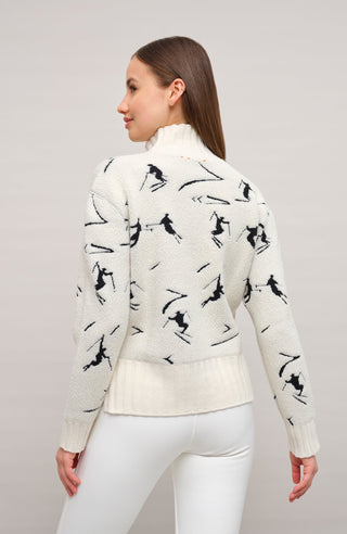 Frauenschuh Rollkragenpullover Tina Multi ME Modell 135544 in Creme, Model Rueckansicht, mit farbintensivem Skifahrermotiv, Merinowolle, legere Passform