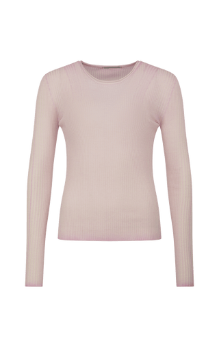 Hochwertiges Strickshirt aus Merinowolle, Seide und Cashmere
Ripstrick Optik, etwas breiter an Armlöchern, Ausschnitt und Seitenteilen
Überlange Ärmel zum Krempeln
Rundhals-Ausschnitt
Gekräuselte Abschlüsse an Ärmeln und Bund
Die luxuriöse Kombination aus Merinowolle, Seide und Cashmere lässt es schon erahnen: Das Shirt ist dank seines angenehmen Tragegefühls ein absoluter Hautschmeichler. Der dezente Glanz unterstreicht die Hochwertigkeit: das spezielle Färbeverfahren, bei welchem jedes Modell aufwendig st
