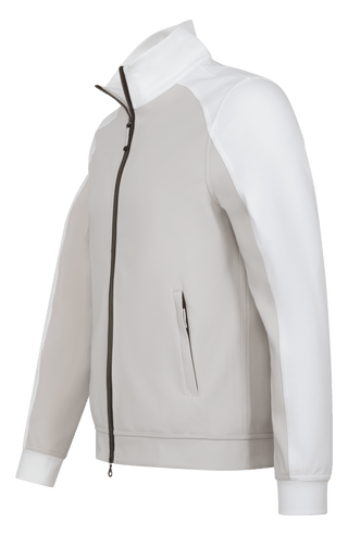 Sportliche Herrenjacke aus exklusivem Natural Powerstretch mit gerader, körperbetonter Passform und leicht verlängerter Silhouette. Ausgestattet mit modernem Stehkragen, markantem Zwei-Wege-Zipper und seitlichen Taschen mit verstecktem Reißverschluss. Das weiche, elastische und atmungsaktive Material mit seidig schimmernder Oberfläche sorgt für hohen Tragekomfort und maximale Bewegungsfreiheit. Eine hautfreundliche Baumwollschicht auf der Innenseite macht die multifunktionale Jacke besonders angenehm zu tra