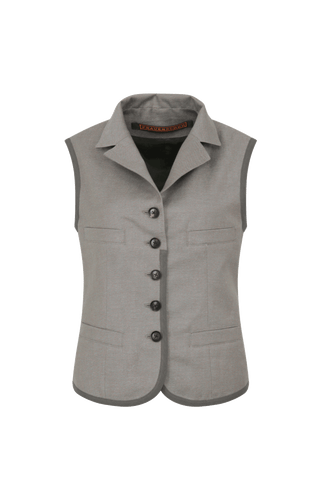 Weste Anya von Frauenschuh aus hochwertigem Jägerleinen in alpinem Design mit natürlicher Struktur, leichter Baumwoll-Leinen-Qualität und elegantem, modernem Look.