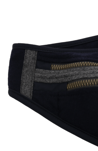 Beltbag-L Hüfttasche aus hochwertigem Loden mit geräumigem Hauptfach und zwei kleinen Ziptaschen auf der Vorderseite. Weitenverstellbarer Gurt mit Steckschließe in Metalloptik. Innenmaterial aus wasserabweisendem Performance Ski. Leicht und körpernah tragbar – klassisch um die Hüfte oder quer über den Rücken. In der Farbe Dunkelblau (Farbe: midnight)