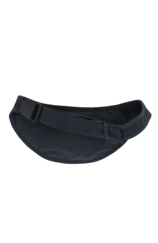 Beltbag-S Hüfttasche aus Schöller Softshell mit geräumigem Hauptfach und zwei kleinen Ziptaschen vorne. Weitenverstellbarer Gurt mit Steckschließe. Innenmaterial aus wasserabweisendem Performance Ski. Mit Lodendetails. Leicht und körpernah tragbar – klassisch um die Hüfte oder quer über den Rücken. Farbe: dunkelblau (Farbe: midnight)