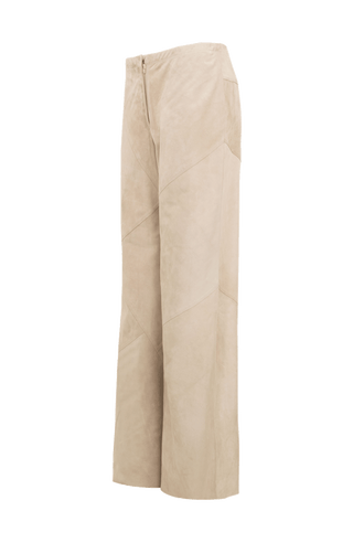 Hose Mandy-Ca aus ökologisch gefärbtem und gegerbtem Lammleder, elastischer Bund, teilgefüttert, geometrische Patchwork-Nähte, weich, anschmiegsam und leicht. Farbe Beige (Farbe: sandstone).