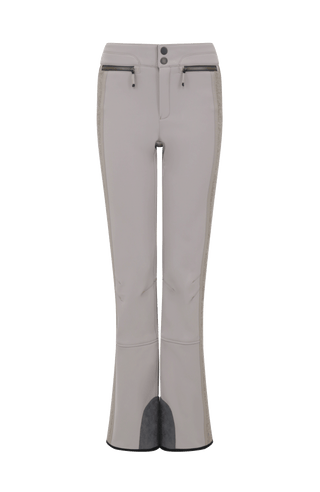 Performance Skihose SerafinaMulti-S aus Schöller Softshell, figurbetont mit leicht ausgestelltem Bein, Lodenstreifen an der Seite, zwei markante Taschen mit Zip, klassische Frauenschuh Features wie Kantenschutz aus Alcantara-Leder, Sicherheitsdruckknöpfe, Knieabnäher und Schneefang. Robustes, elastisches Material, wasser- und windabweisend, ideal zum Skifahren oder Schneewandern. In der Farbe hell Braun (Farbe: cashmere)