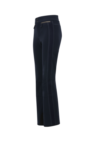 Performance Skihose SerafinaMulti-S aus Schöller Softshell, figurbetont mit leicht ausgestelltem Bein, Lodenstreifen an der Seite, zwei markante Taschen mit Zip, klassische Frauenschuh Features wie Kantenschutz aus Alcantara-Leder, Sicherheitsdruckknöpfe, Knieabnäher und Schneefang. Robustes, elastisches Material, wasser- und windabweisend, ideal zum Skifahren oder Schneewandern. In der Farbe Dunkelblau (Farbe: midnight)