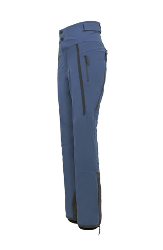 Damen-Skitourenhose aus atmungsaktivem, wind- und wasserfestem 3-Layer-Material mit RECCO®-System, verschweißten Nähten, seitlichen Bein-Zippern, Schneefang, robustem Kantenschutz aus Alcantara-Leder und lockerem Schnitt. In der Farbe Blau (Farbe: denim)